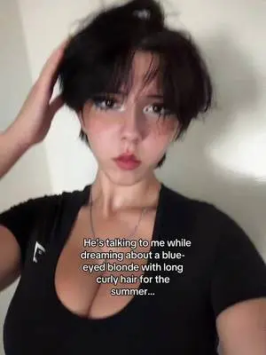 Kunjungi akun @r4y_ly di TikTok