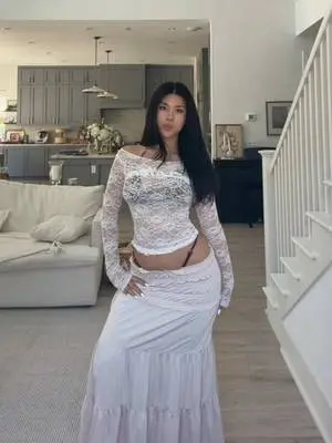 Kunjungi akun @della_ouy di TikTok