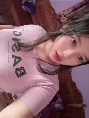 Kunjungi akun @nanaurmine di TikTok