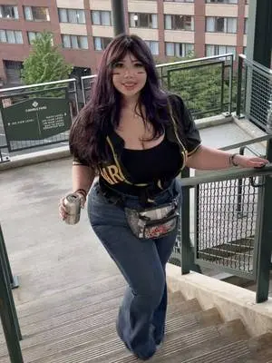 Kunjungi akun @squishycece di TikTok