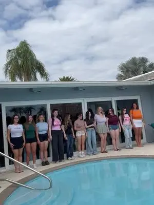 Kunjungi akun @qveenjulia di TikTok