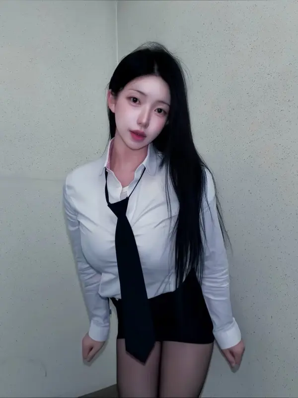 Kunjungi akun @ceikke di Instagram