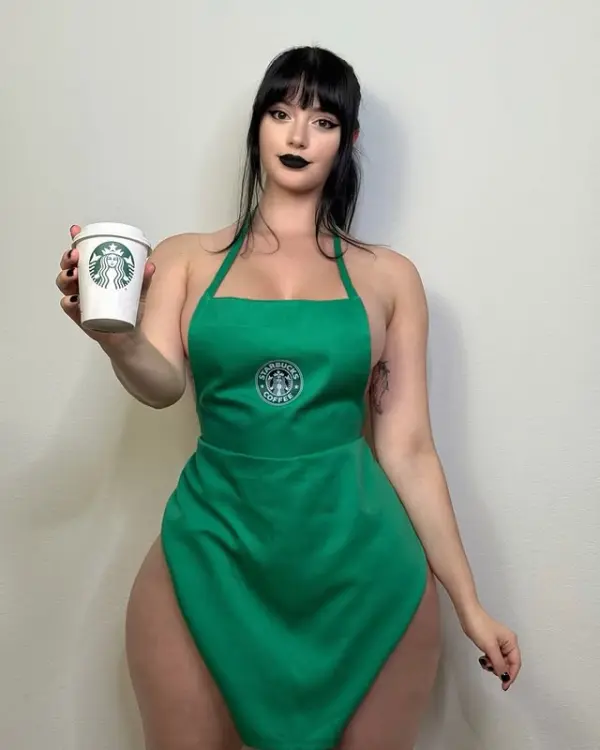 Kunjungi akun @itsathenakami di Instagram