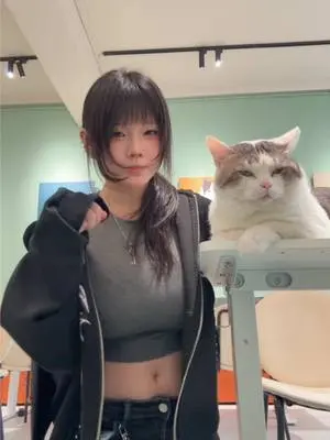 Kunjungi akun @099_xxx di TikTok