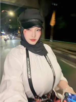 Kunjungi akun @iambear77 di TikTok