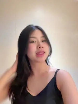 Kunjungi akun @fishewww di TikTok