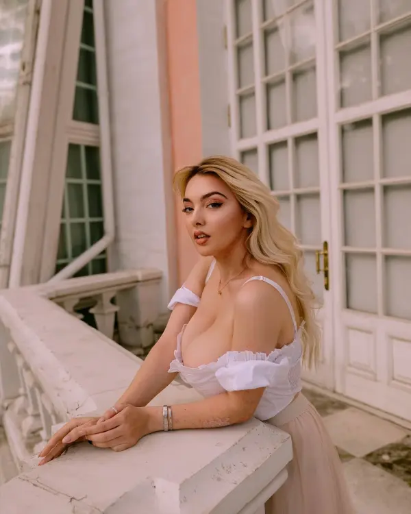 Kunjungi akun @evamarmella di Instagram