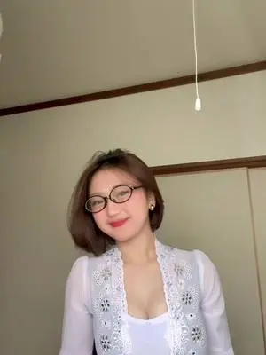 Kunjungi akun @thaliavhlry di TikTok
