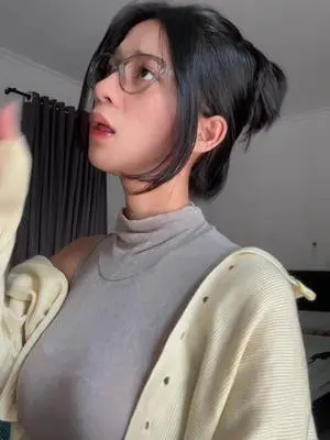 Kunjungi akun @alyaaajelita di TikTok
