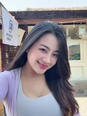 Kunjungi akun @pusspiipus1 di TikTok