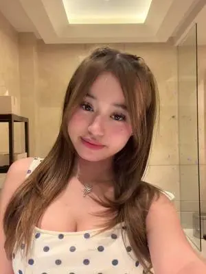 Kunjungi akun @chieezzeey di TikTok