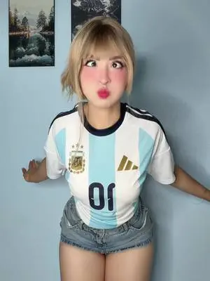 Kunjungi akun @makimachavv di TikTok