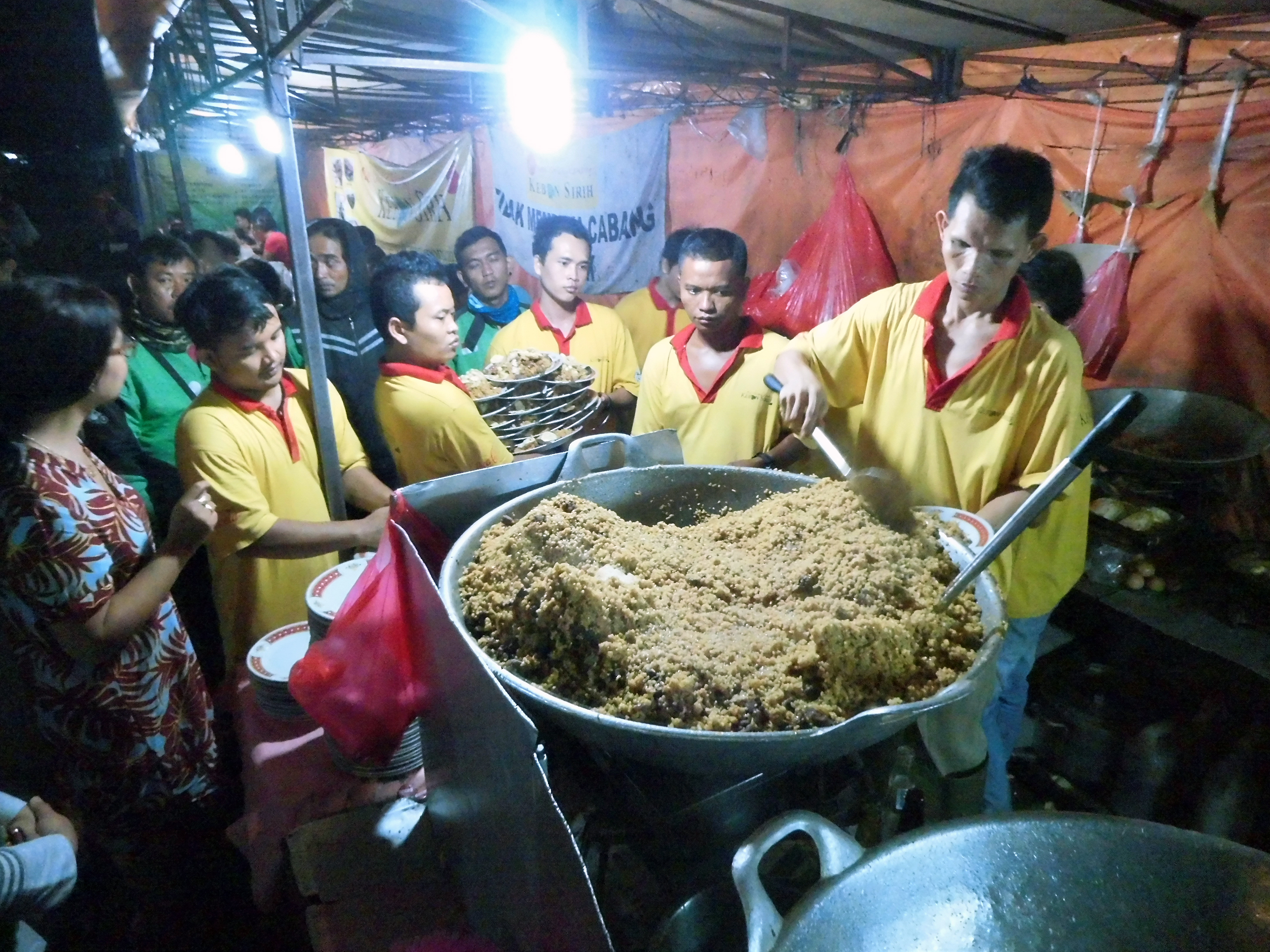 Nasi Goreng Kambing Kebon Sirih: Legenda Kuliner Jakarta yang Wajib Dicoba Sekali Seumur Hidup! pastirumah.com