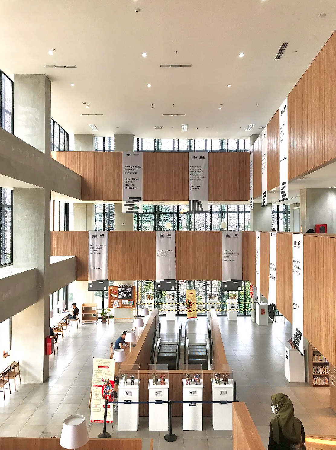 Wajah Baru Perpustakaan Jakarta: Tempat "Healing" dan Kerja Paling Nyaman di Cikini pastirumah.com