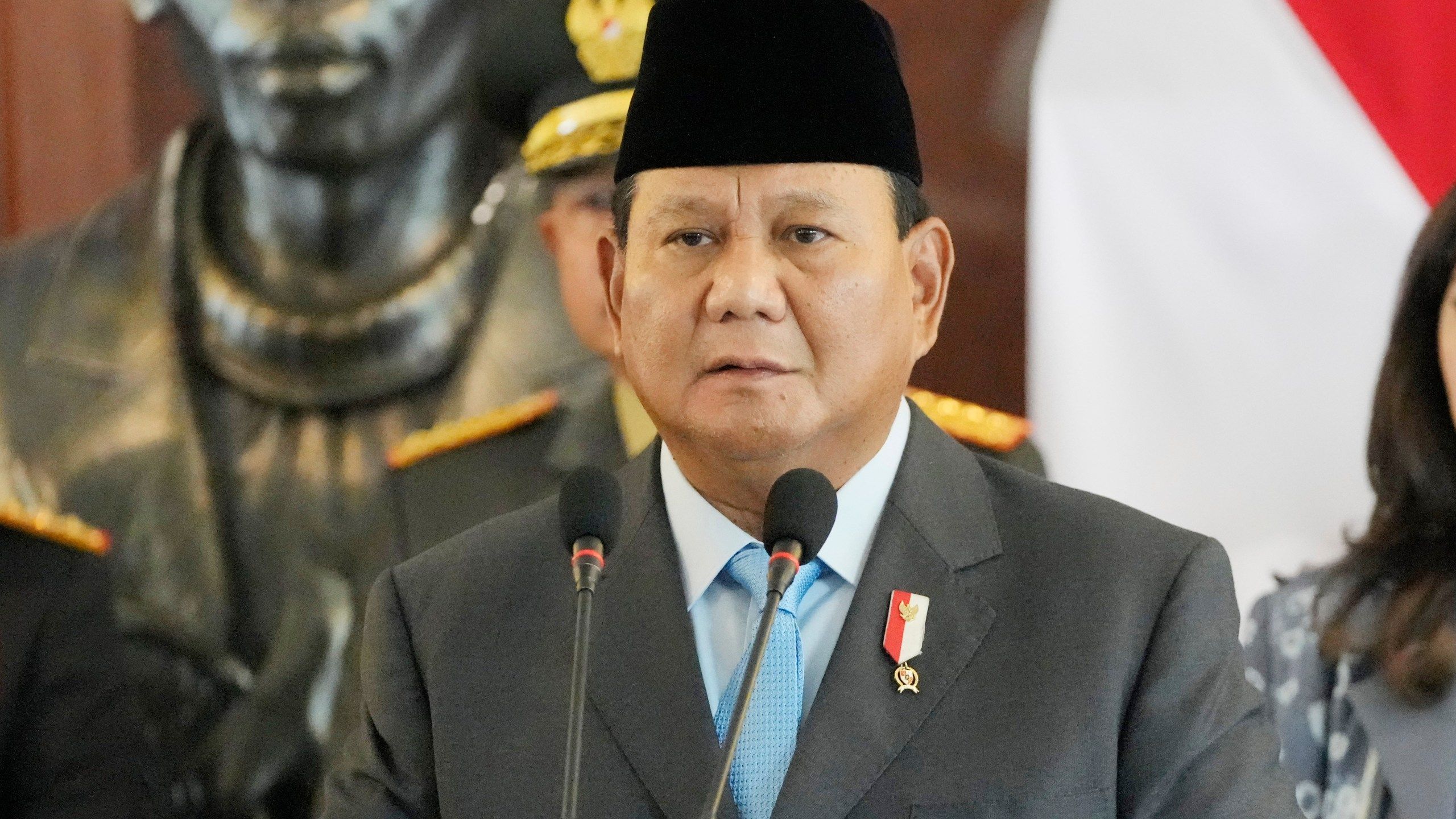Pernyataan Prabowo soal “Rakyat Desa Tak Pakai Dolar” Tuai Sorotan Pengamat Ekonomi pastirumah.com
