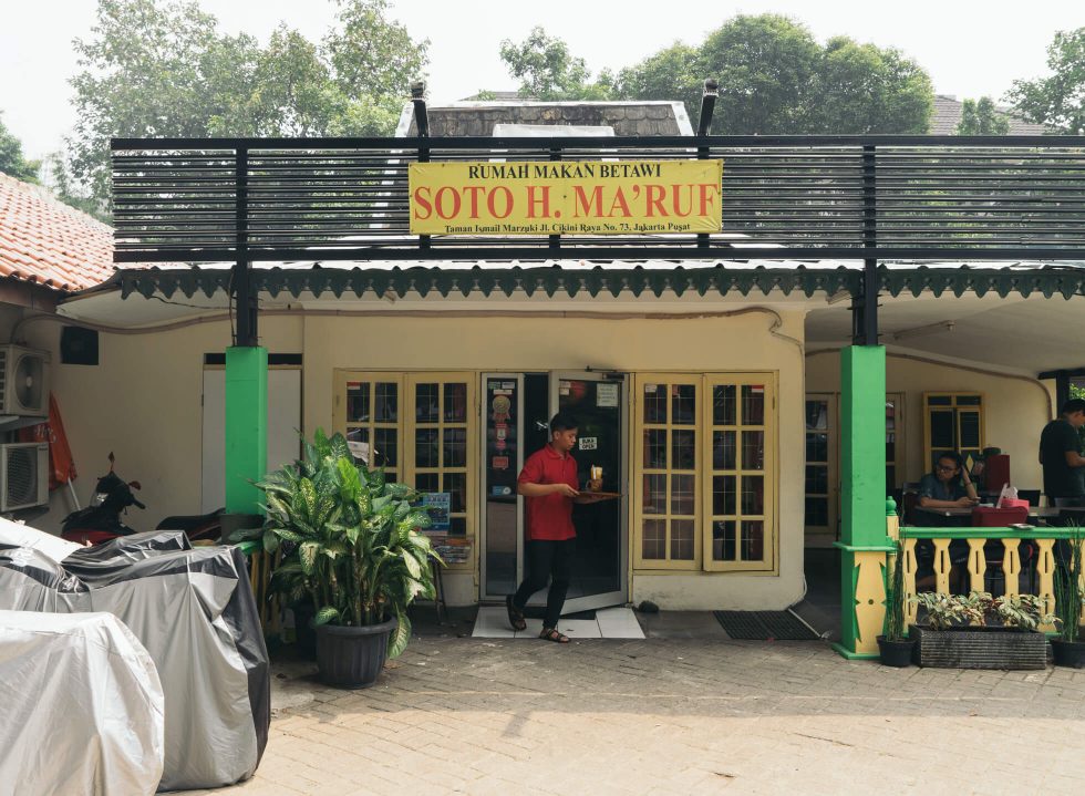 Kelezatan Soto Betawi Otentik & Resep Warisan 1940! 5 Menu Wajib Coba di Soto Betawi H. Ma'ruf pastirumah.com