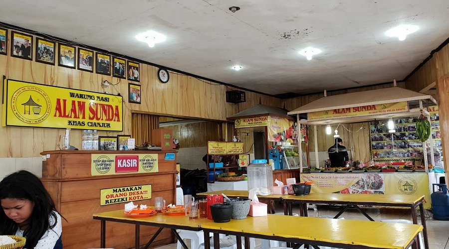 Sensasi Sambal Dadak & Lalapan Melimpah! 5 Menu Wajib Coba di Warung Nasi Alam Sunda pastirumah.com