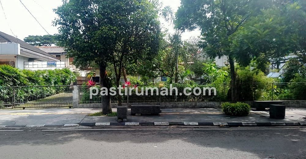 Rumah Kolonial Untuk Komersial di Jl. Riau Martadinata Bandung