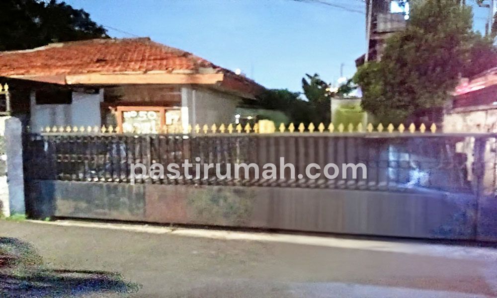 Rumah Hitung Tanah 785 m2 SHM Muka 30 Meter di Jakarta Selatan