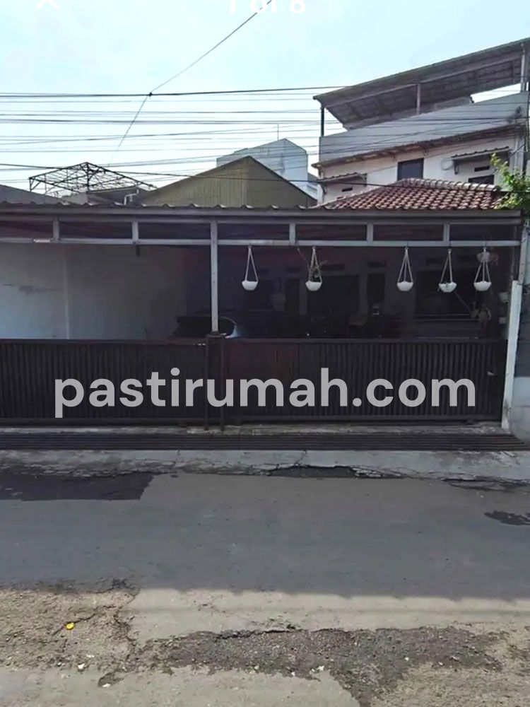 Rumah 4 Kamar Tidur 3 Kamar Mandi Carport Dekat Alun-alun Kota Bandung