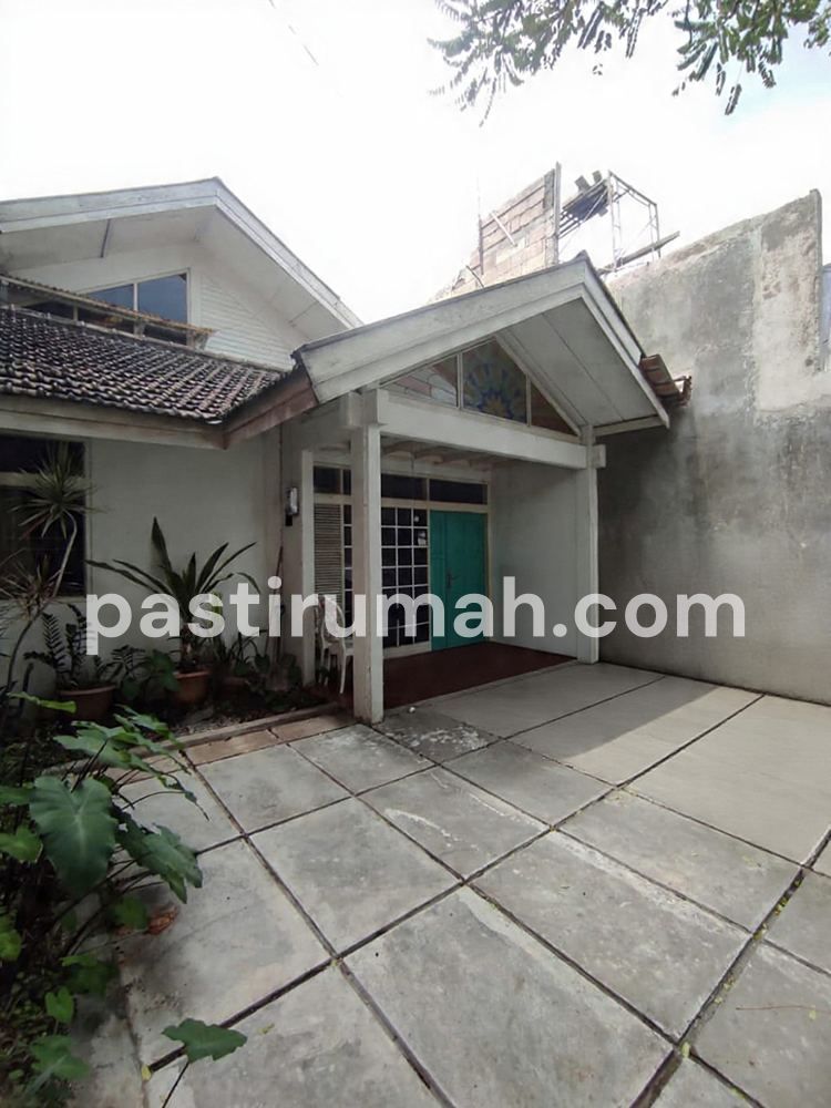 Rumah Klasik Tropis Untuk Kantor Komersial di Sayap Jl. Buah Batu Bdg