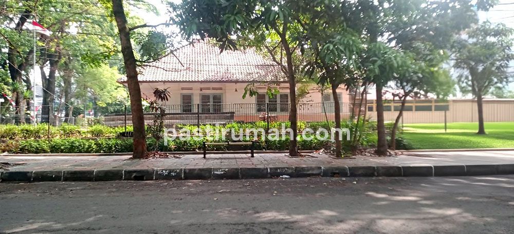 Rumah Belanda View Taman Utk Komersial di Sayap Jl. Ir. H. Juanda Dago