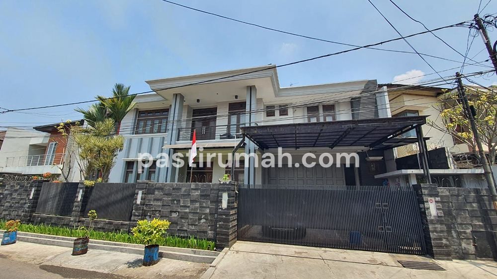 Rumah Minimalis Modern Lokasi Premium di Sayap Jl. Riau Bandung