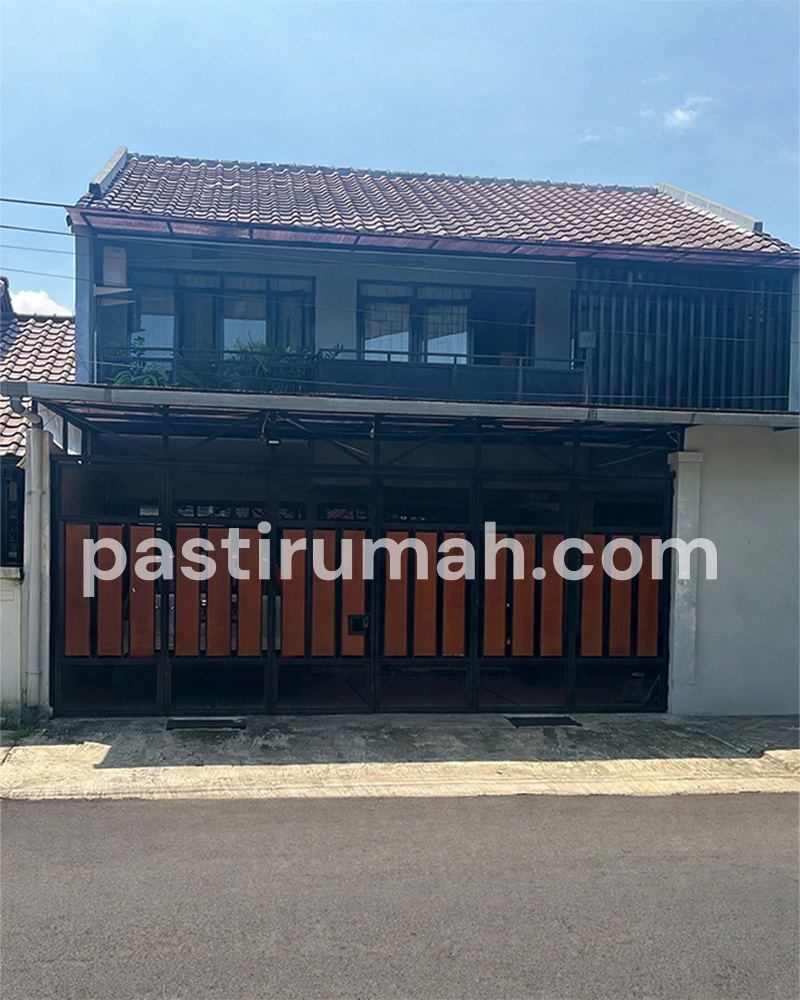 Rumah Modern Tropis 4 Kamar Tidur 3 Kamar Mandi di Batununggal Bdg