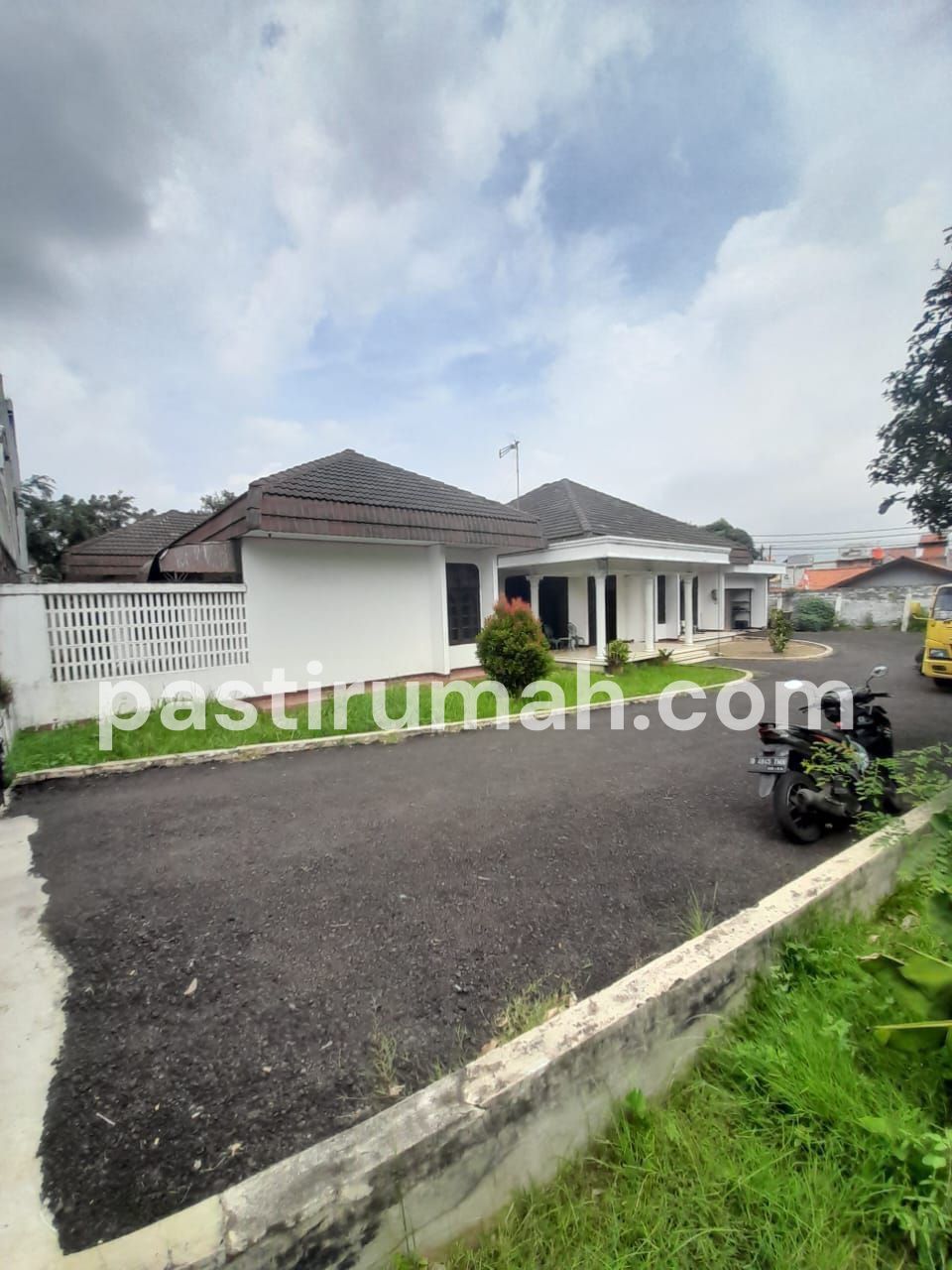 Rumah luas tanah besar pinggir jln raya Kalimalang Cipinang Muara