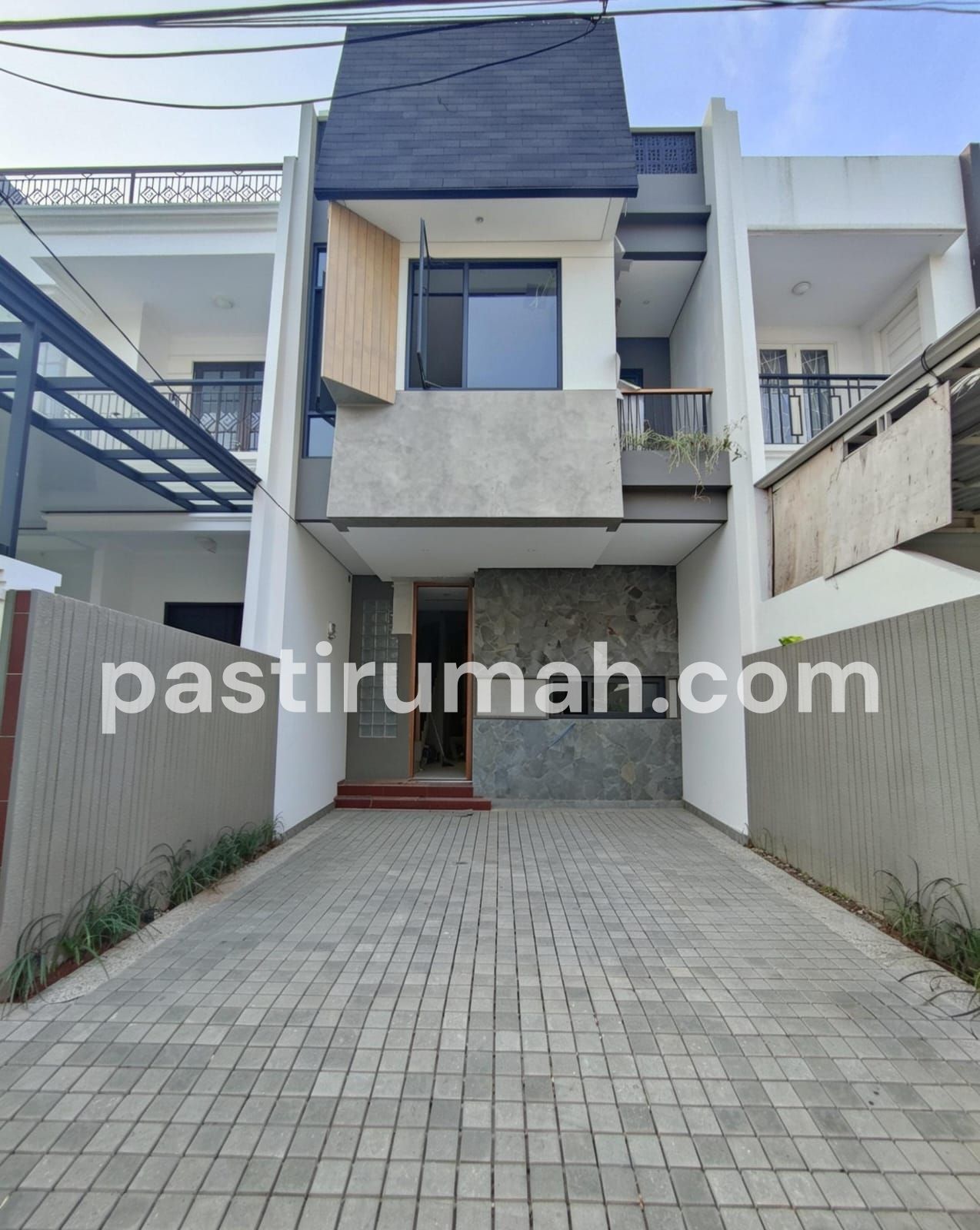 Rumah baru plus Rooftop dalam komplek tenang di Pondok Bambu Jaktim 