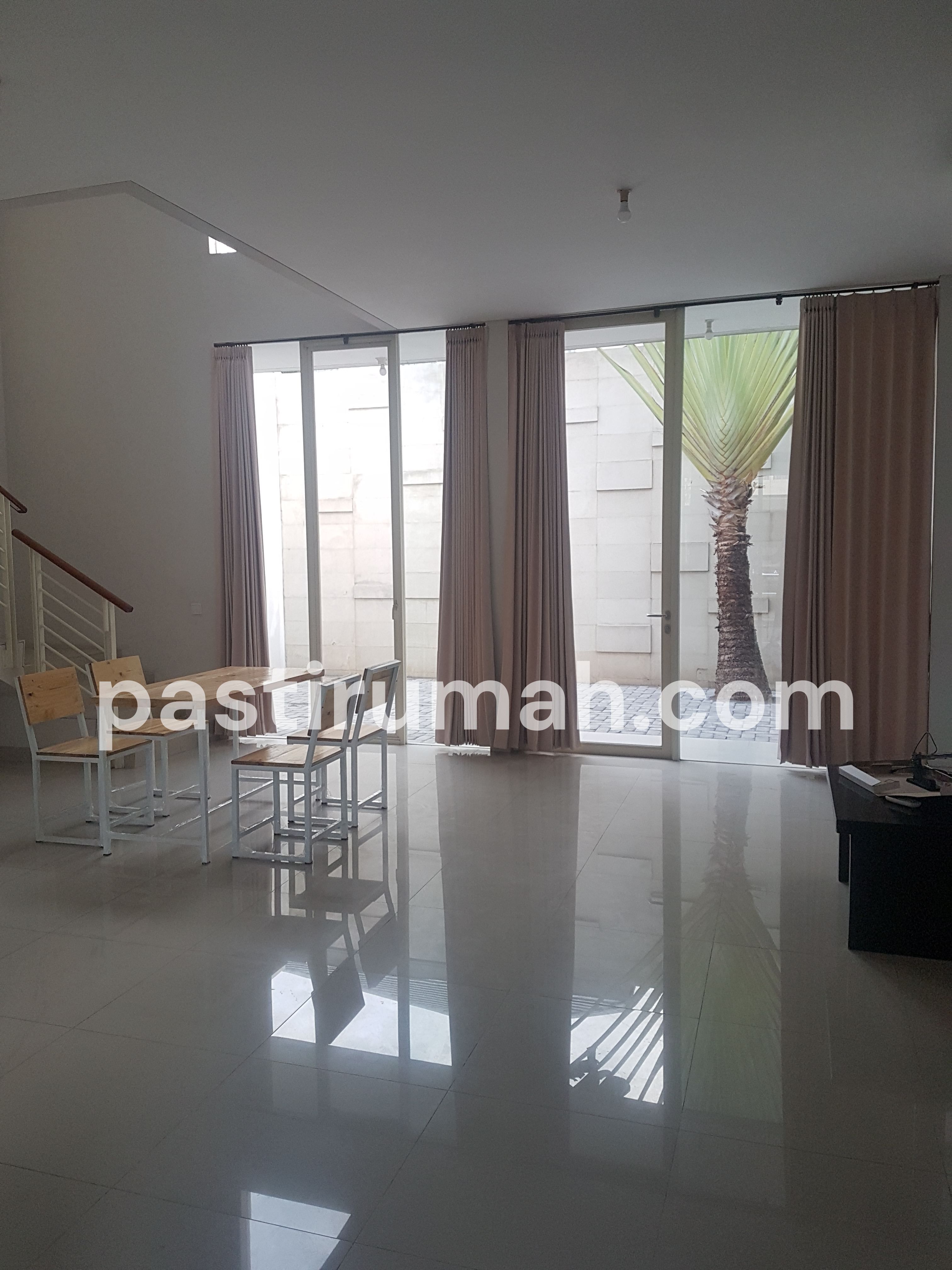 Rumah Pakuwon Indah The Mansion Surabaya Barat dekat Citraland