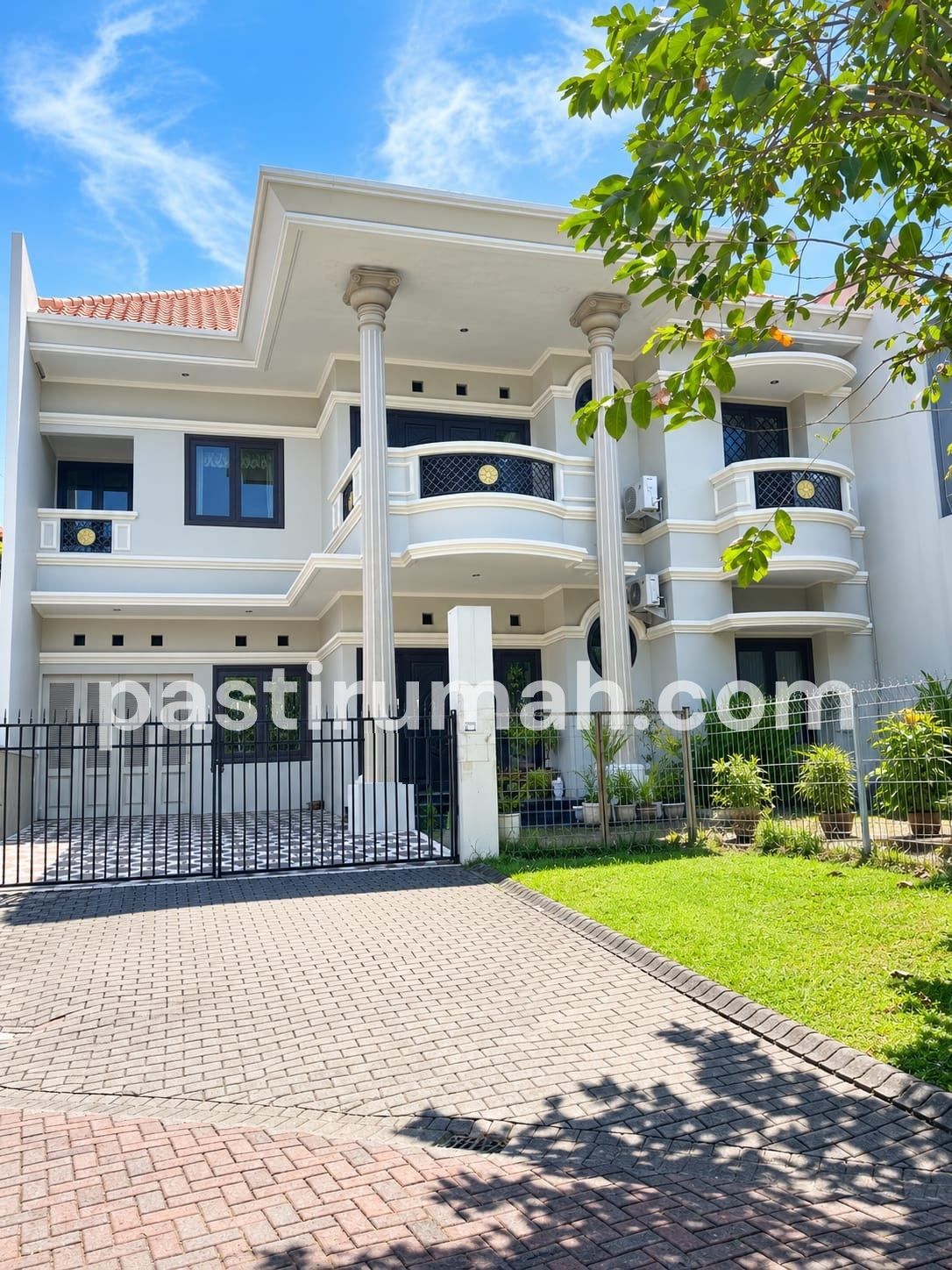 Rumah Graha Family mewah cocok untuk hunian atau office Surabaya Barat