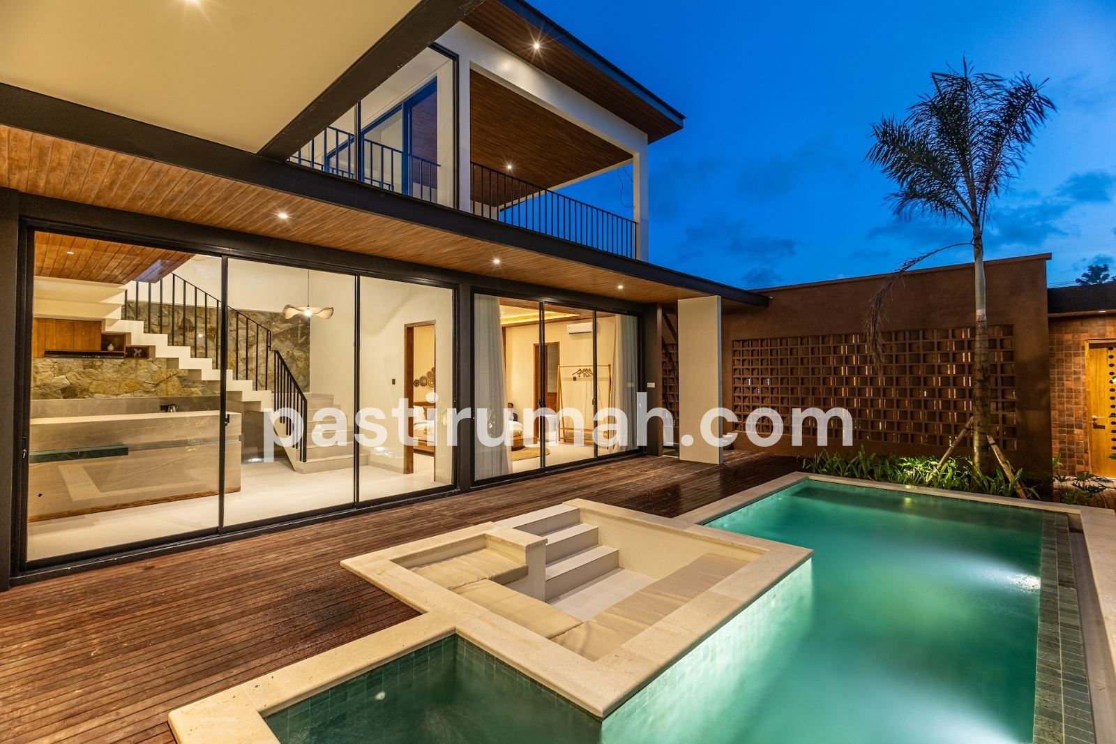 Villa Tropis Mewah Eksklusif di Seminyak Bali Full Furnished and Pool