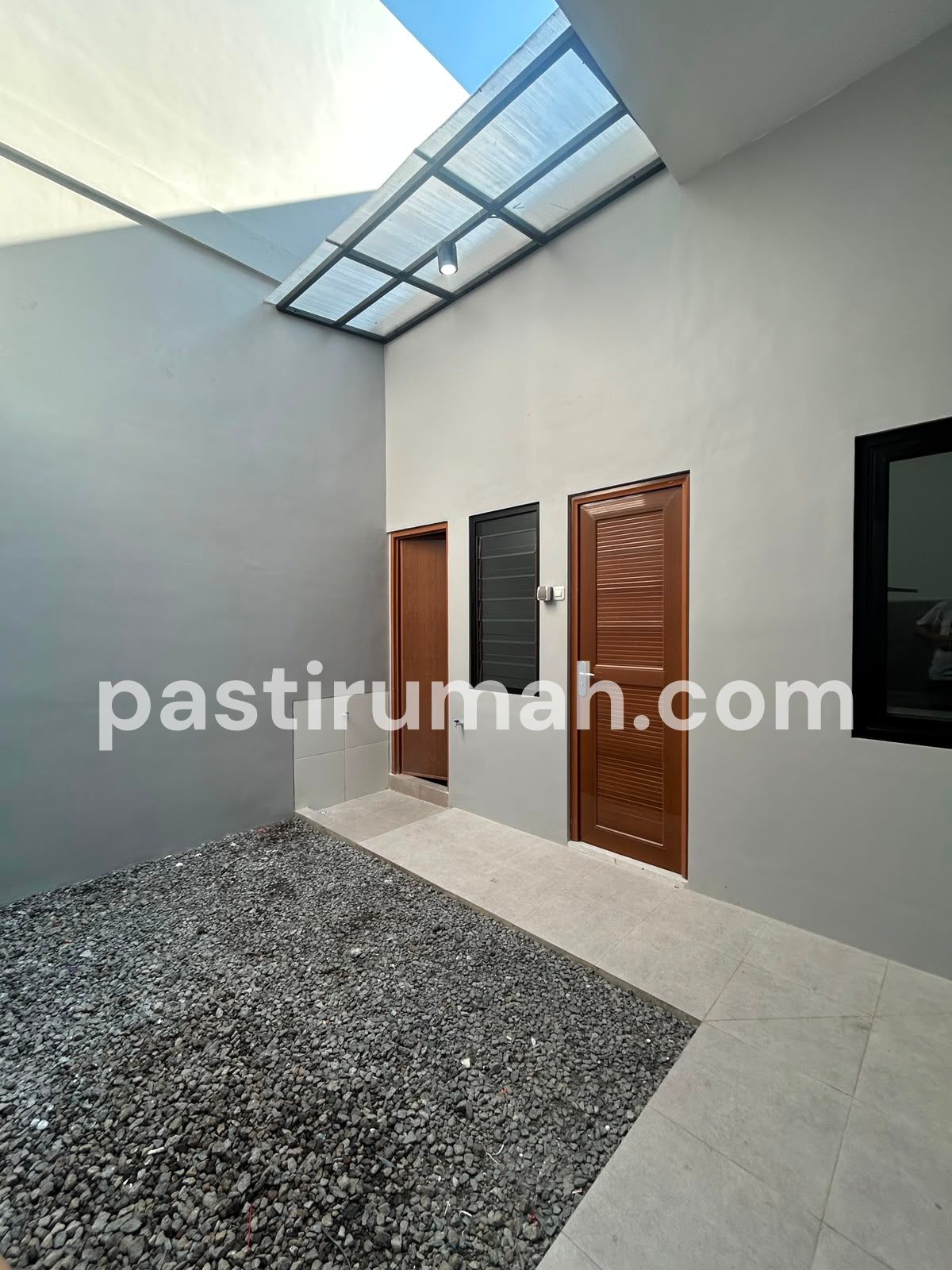 photo-1