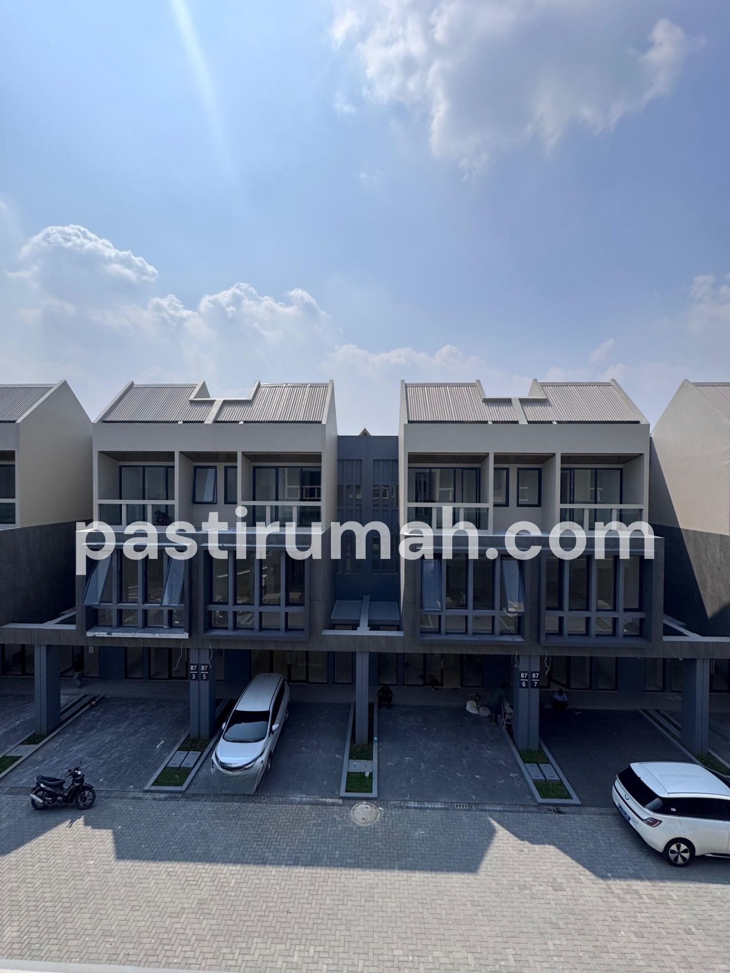 DIJUAL RUKO 3 LANTAI DENGAN 2 FASAD LOKASI STRATEGIS DI BSD CITY