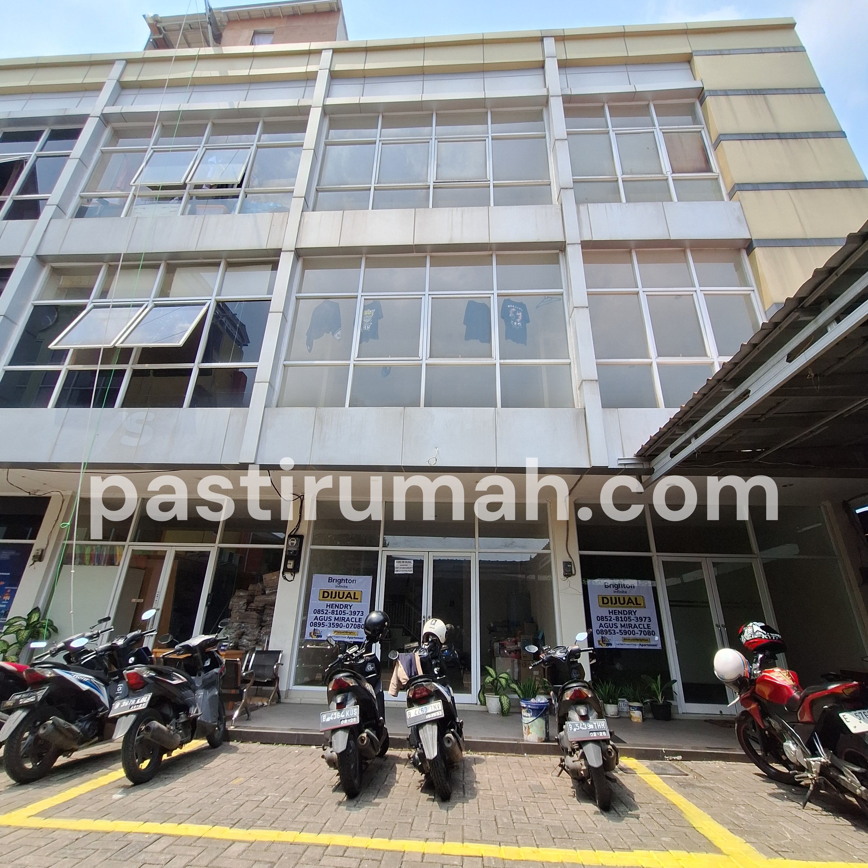 Ruko 3 Lantai Siap Usaha Di Jl Raya Caman.5 Menit Ke Tol Jatibening
