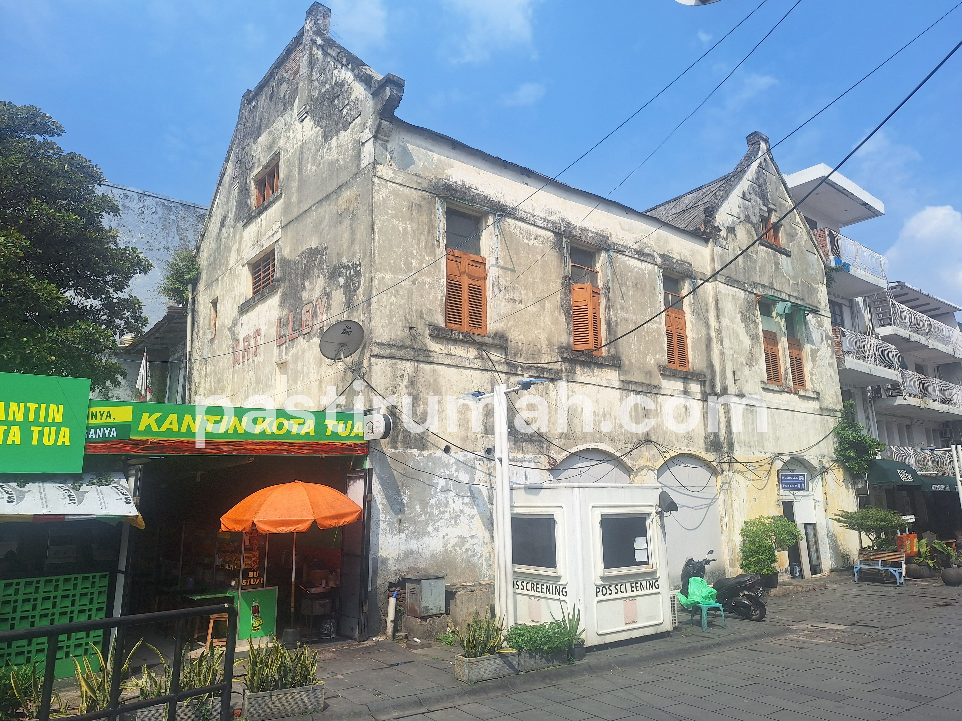 Gedung Butuh Renovasi Di Kota Tua Jakarta Barat
