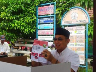 Nyoblos di TPS 01, ESP Didampingi Cawagub 02