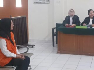 Hakim Vonis 3,3 Tahun Penjara Terdakwa Oktarina Kasus Penggelapan