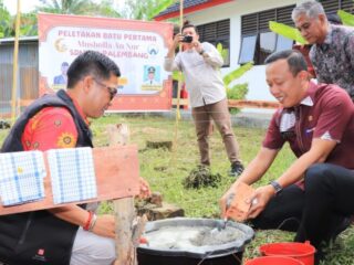 Amri Kirim 140 Sak Semen Guna Pembangunan Mushola SDN 236