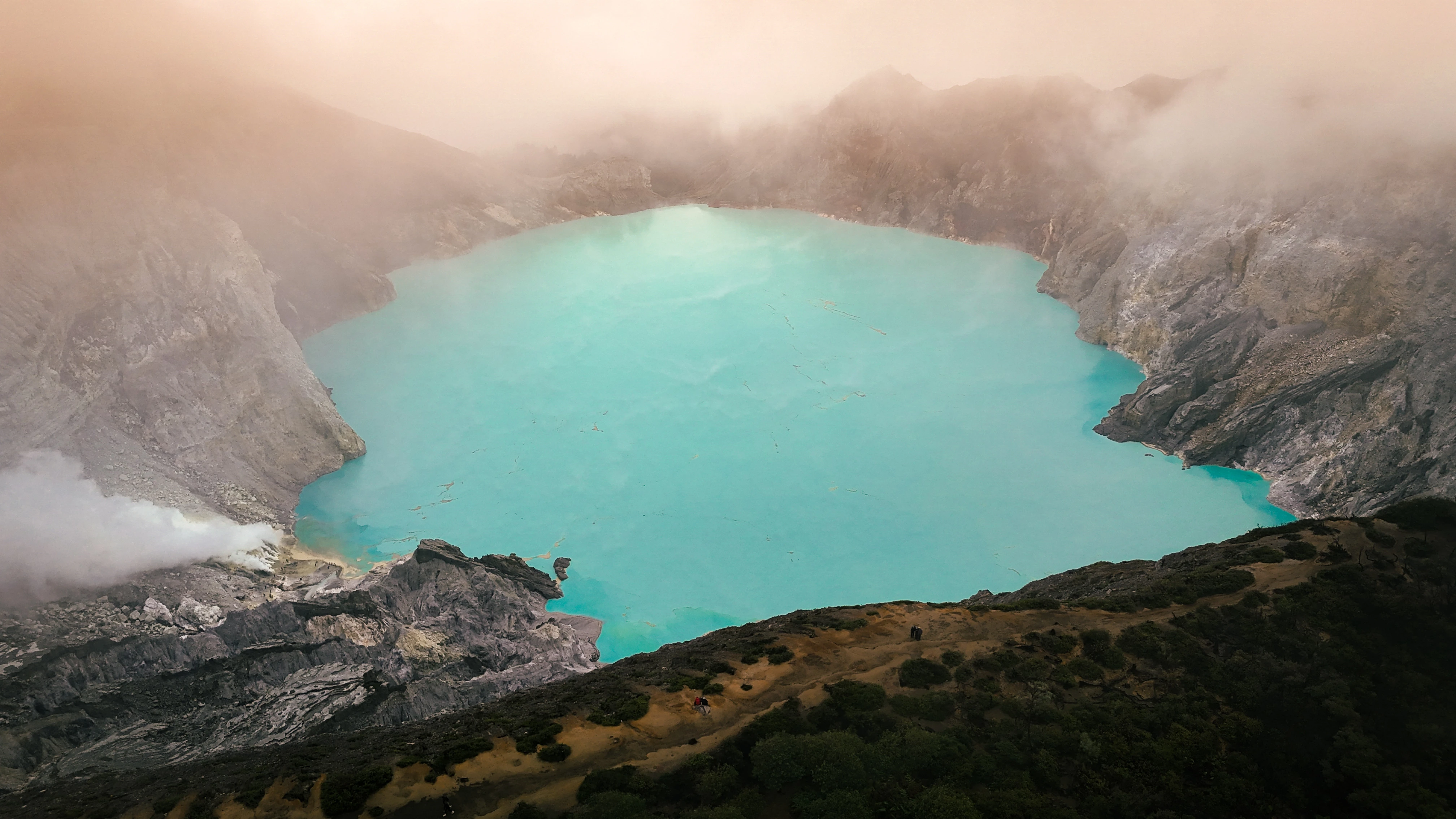Paket City Tour Malang, Pulau Menjangan, Air Terjun Tumpak Sewu, Gunung Bromo & Kawah ijen 5D4N