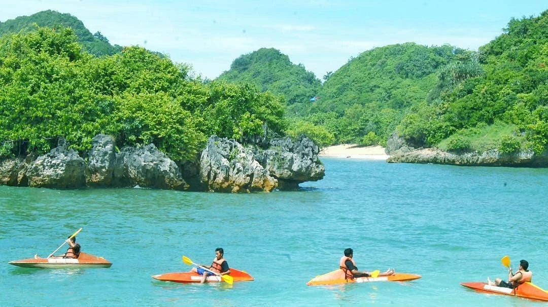 Paket Wisata Pantai 3 Warna