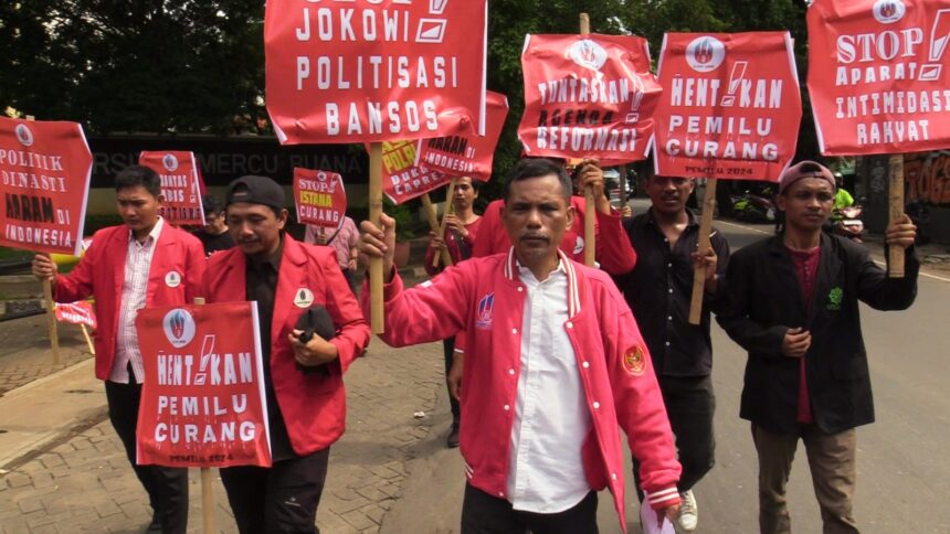 Aznil Tan, Salah Satu Inisiator dan Ketua Alumni Mercu Buana Yang Telah Mengeluarkan Petisi Meruya Tatkala Ditanyakan Mengenai Bansos Yang Diterima Masyarakat Indonesia Di Bilangan Jakarta Selatan.