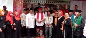 Eki Pitung Bersama Keluarga Besar Bamus Betawi Beserta Tokoh Dan Undangan Yang Menghadiri Tasyakuran Dan Munggahan Kantor Sekretariat Bamus Betawi (7 Maret 2024).