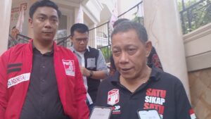 Utje Gustaaf Patty Saat Memberikan Keterangan Pers Terkait Diskusi Publik Tentang Program BPJS Di Rumah Juang Relawan Jokowi, Di Sekretariat RJ2, Kawasan Kemang, Jakarta Selatan Pada Jum'at, 19 April 2024.