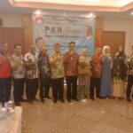 Para Hadirin, Pembicara, Tokoh dan Para Pengurus DPP PKR Saat Agenda PKR Jumpa Anies Baswedan di Kawasan Karet Tengsin, Jakarta Pusat.