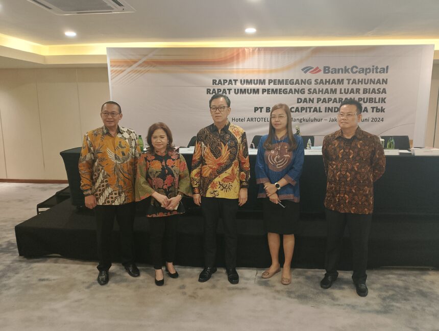 Dewan Direksi PT Bank Capital, Tbk Saat Mengadakan Public Expose (Paparan Publik) di Salah Satu Hotel di Jakarta Pada Kamis, 27 Juni 2024.