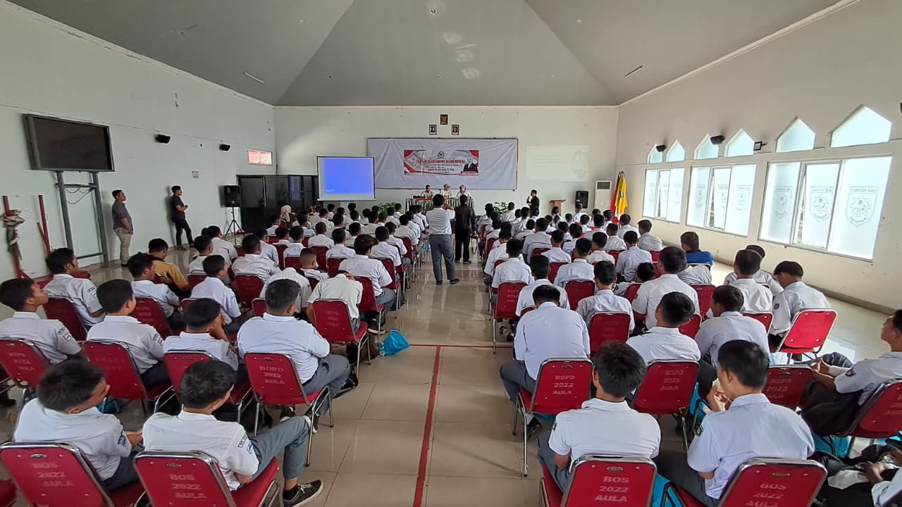 Anggota Dewan Perwakilan Daerah (DPD) RI/Majelis Permusyawaratan Rakyat (MPR) RI, Agita Nurfianti, S.Psi, melaksanakan kegiatan Sosialisasi Empat Pilar MPR RI bersama murid-murid SMKN 8 Bandung pada Kamis, 11 Desember 2025. Kegiatan ini diikuti oleh siswa kelas X, XI, dan XII, serta dihadiri jajaran pimpinan sekolah dan tenaga pendidik.