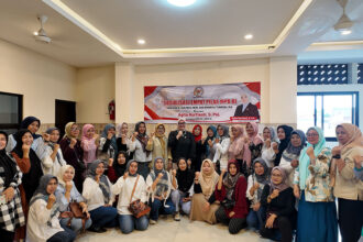 Anggota Dewan Perwakilan Daerah (DPD) RI/Majelis Permusyawaratan Rakyat (MPR) RI, Agita Nurfianti, S.Psi, menggelar kegiatan Sosialisasi Empat Pilar MPR RI bersama kader Pemberdayaan dan Kesejahteraan Keluarga (PKK) pada Kamis, 11 Desember 2025, bertempat di Cafe Dalaraos.