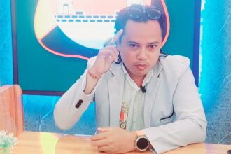 King Naga, Ketua Dewan Pembina PARTAI PSI DPD Kabupaten Lebak Dan Ketua LSM GMBI Kabupaten Lebak, Banten Saat Menyampaikan Ucapan Selamat Idul Fitri 1447 H Di Tahun 2026.